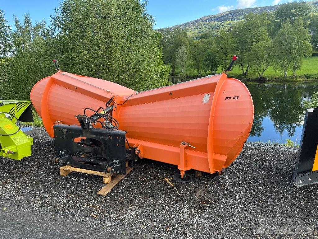 FMG PA330 Snow blades and plows