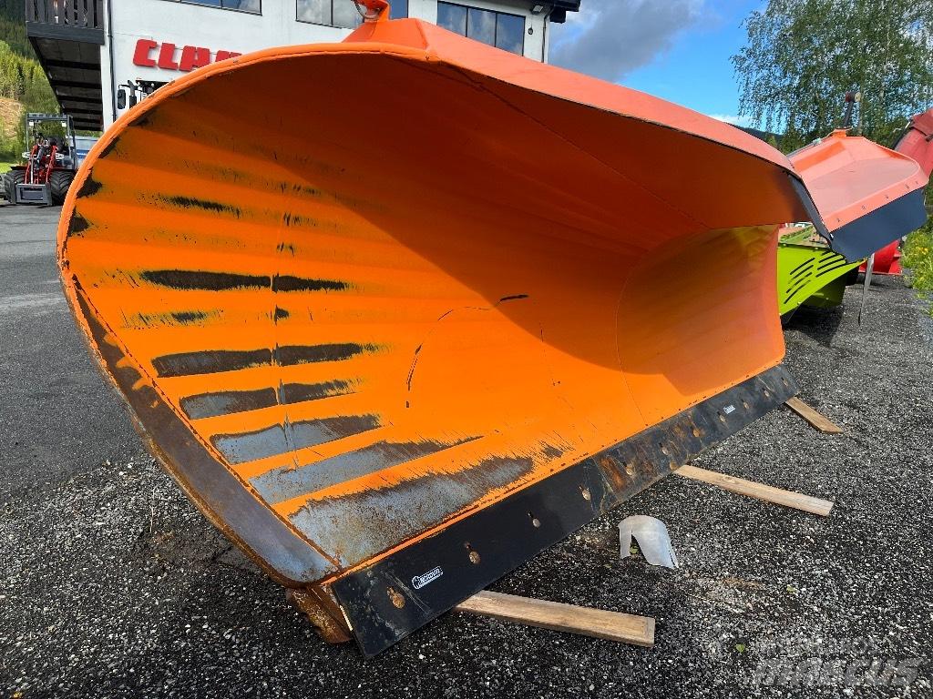 FMG PA330 Snow blades and plows