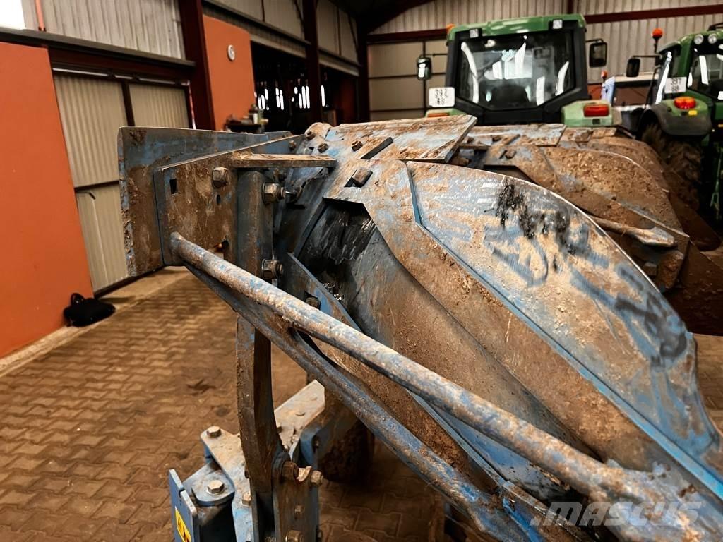 Lemken Juwel 8 Ploughs