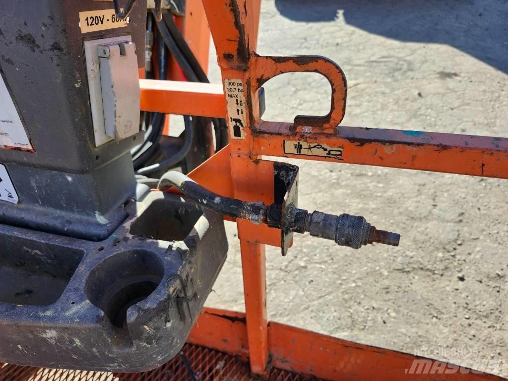 JLG 800 AJ Articulated boom lifts
