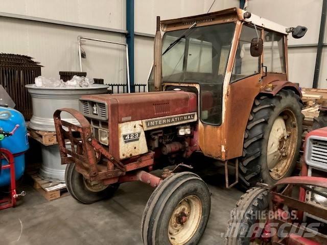 International 423 Tractors