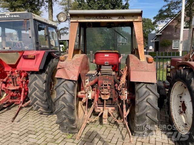 International 423 Tractors