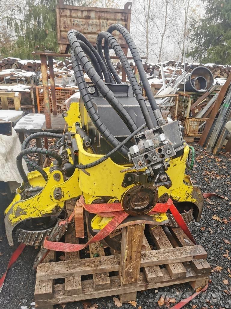 John Deere H 415 Harvester heads