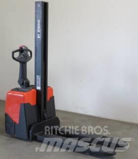 Toyota HWE 100 Pedestrian stacker