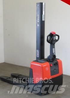 Toyota HWE 100 Pedestrian stacker