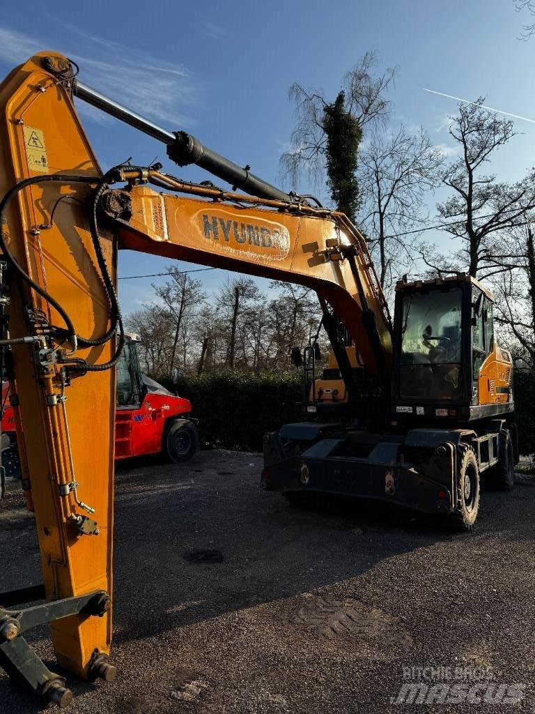 Hyundai HW 210 Wheeled excavators