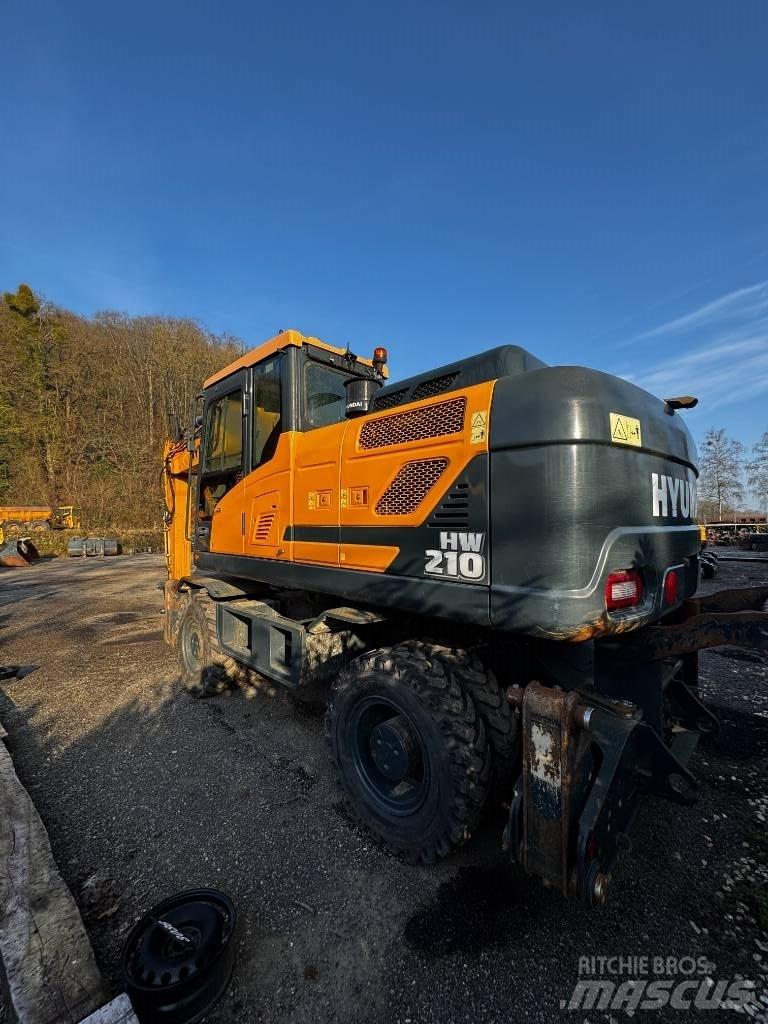 Hyundai HW 210 Wheeled excavators