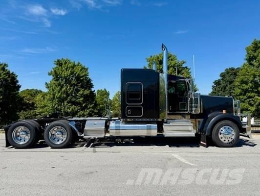 Kenworth W 900 Prime Movers