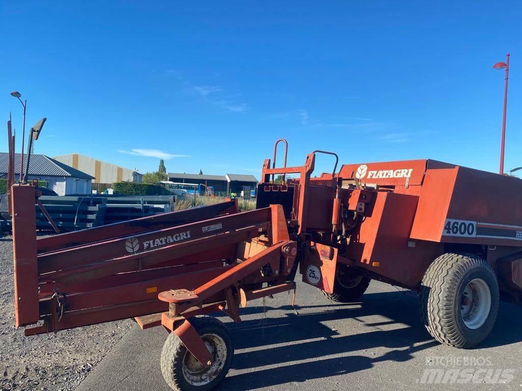 Hesston 4600 Square balers