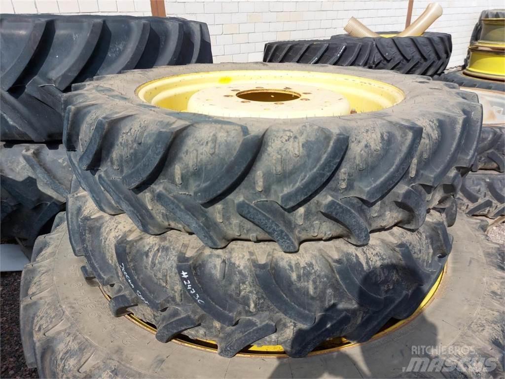 Kleber 270/95R32 Tyres, wheels and rims