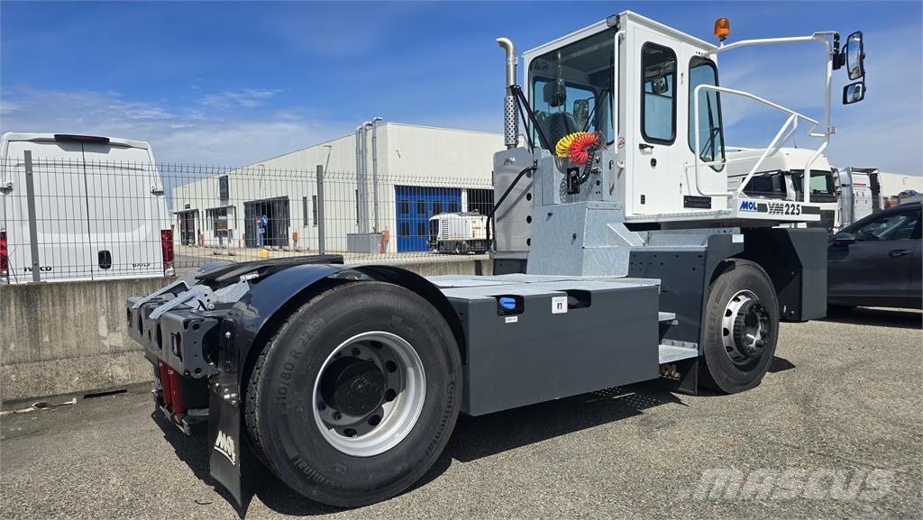 MOL YM225 Terminal tractors