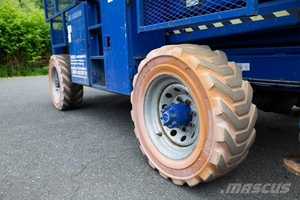 SkyJack 8841 RT Scissor lifts