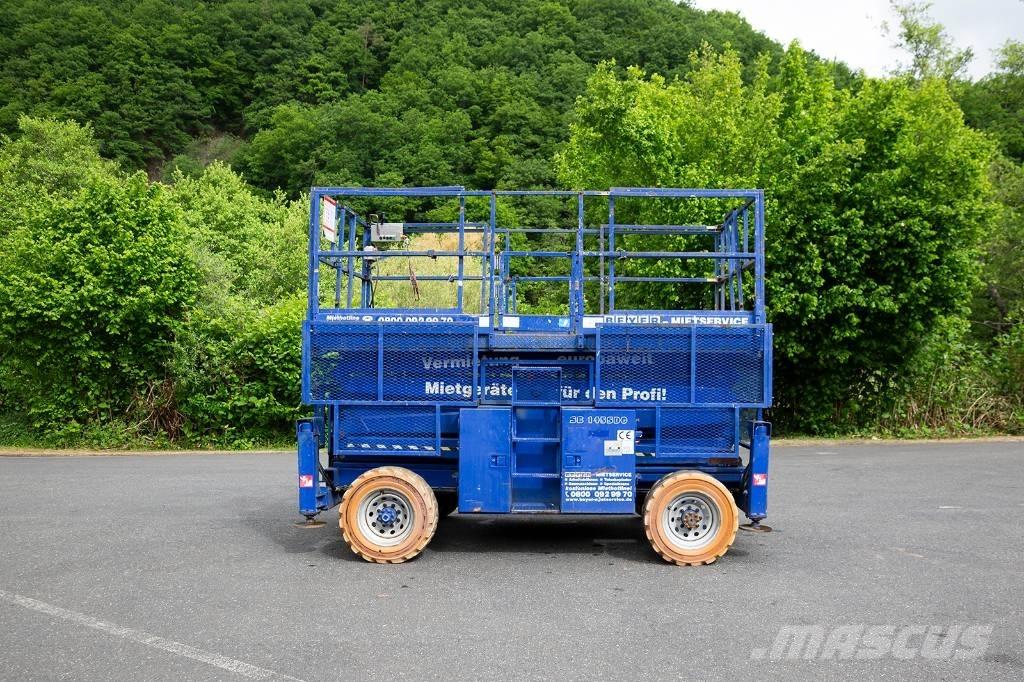 SkyJack 8841 RT Scissor lifts