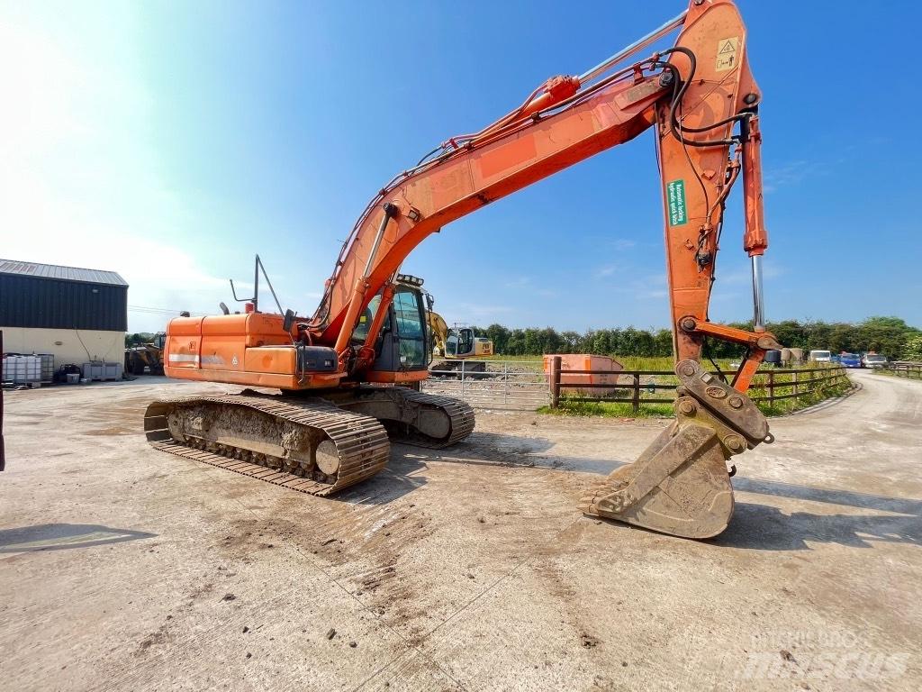 Doosan DX225 Wheeled excavators