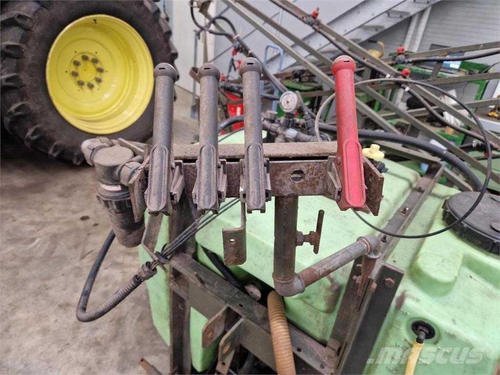 Tecnoma 800 Liter Trailed sprayers