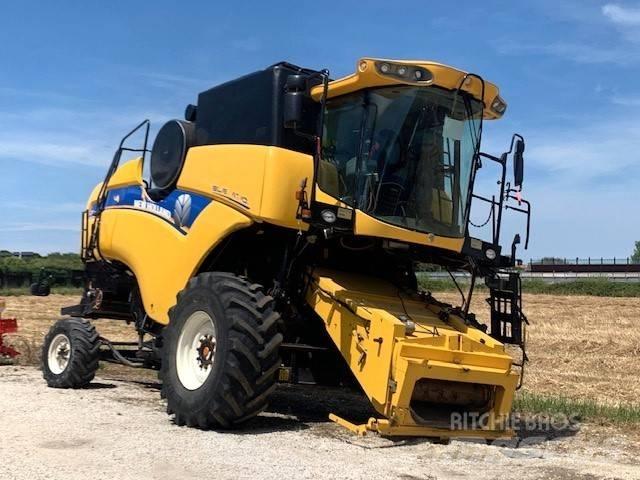 New Holland CX 5090 Combine harvesters