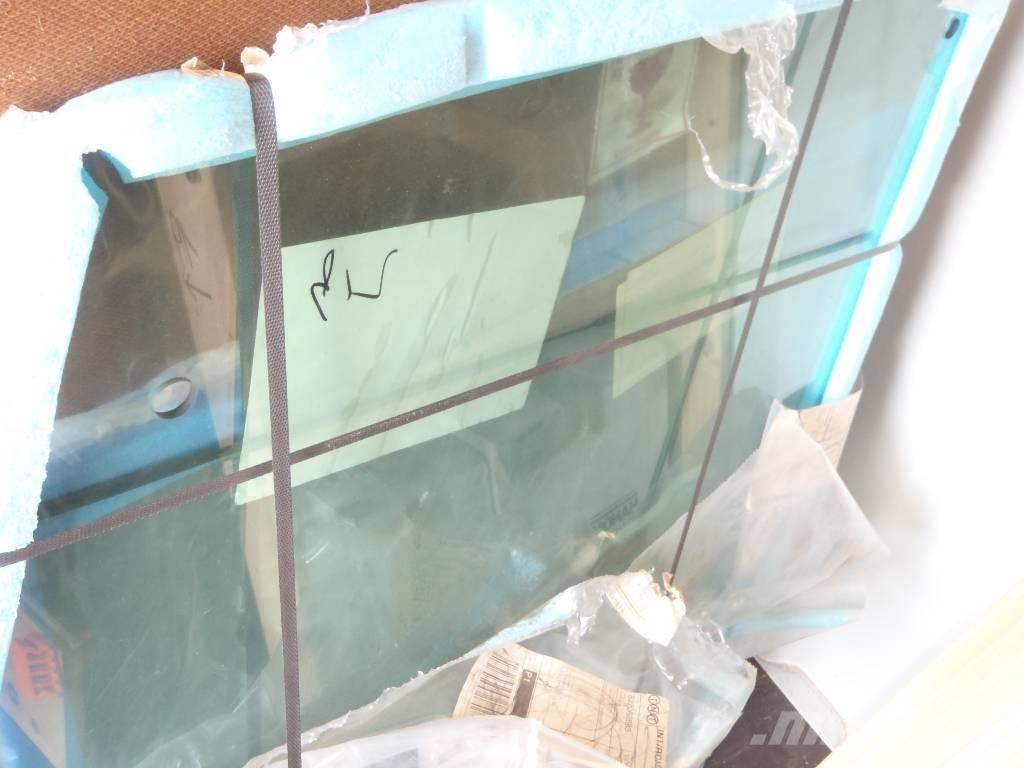 Fermec 860 Cabins and interior