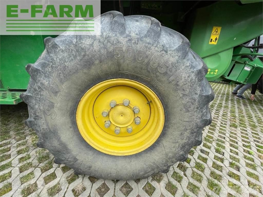 John Deere S690i Combine harvesters