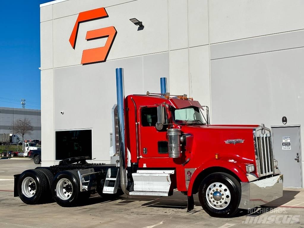 Kenworth W 900 Prime Movers