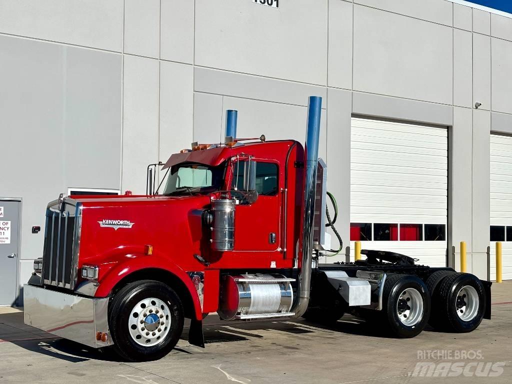 Kenworth W 900 Prime Movers