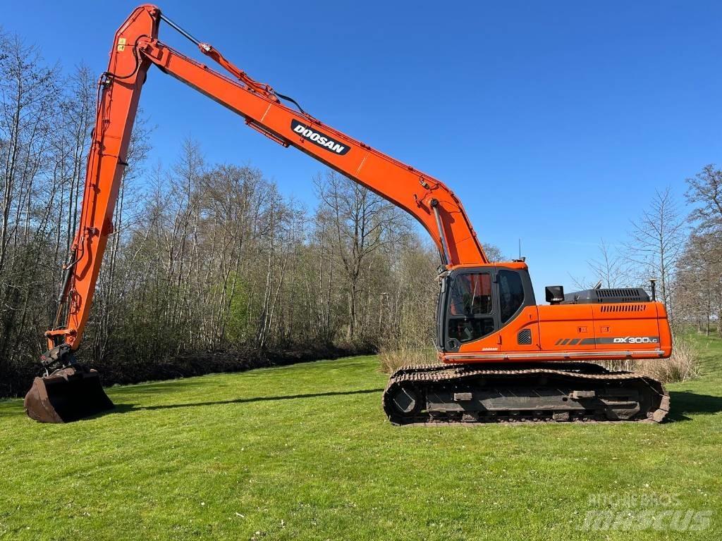 Doosan DX 300 Crawler excavators
