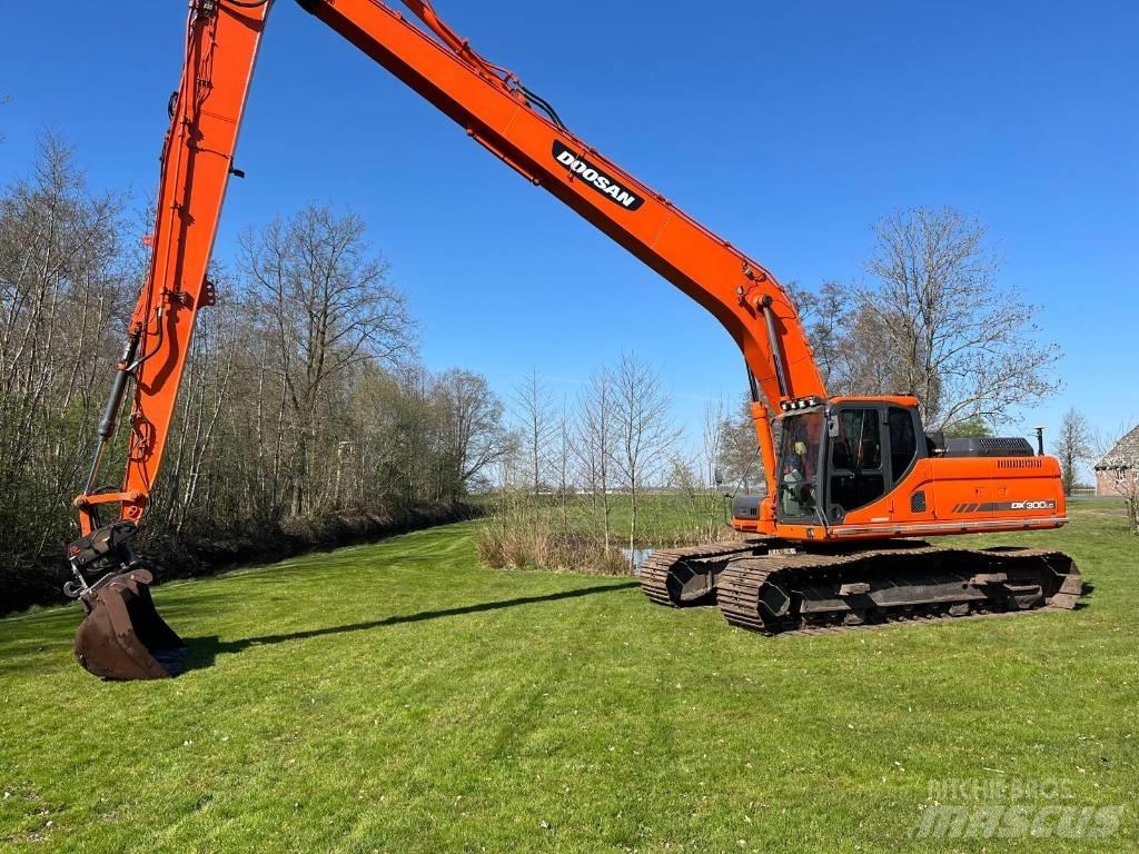 Doosan DX 300 Crawler excavators
