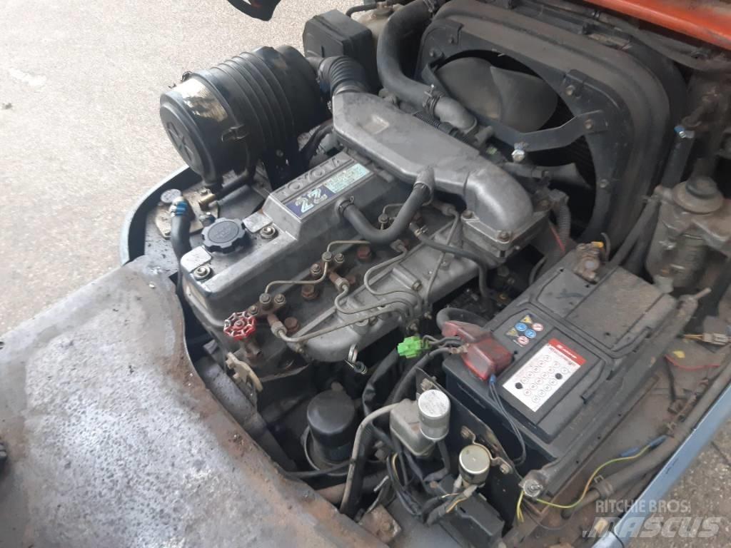Toyota 6 FDF 25 Diesel trucks