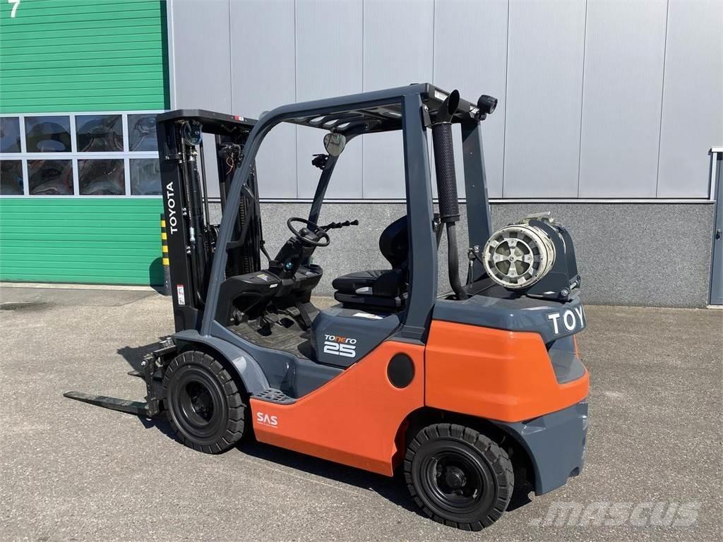 Toyota 02-8FGF25 LPG trucks