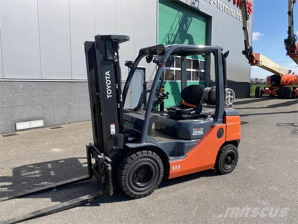 Toyota 02-8FGF25 LPG trucks