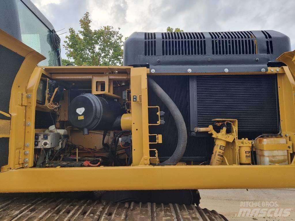 CAT 330 D Crawler excavators