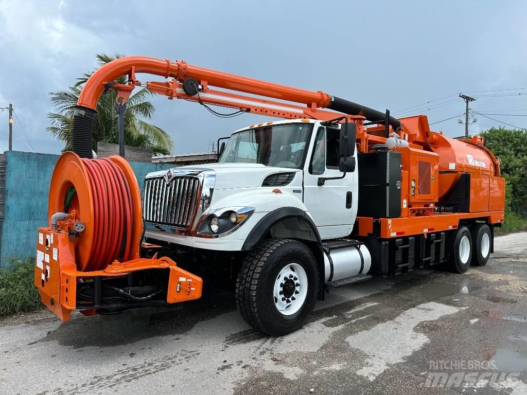 International 7400 Commercial vehicle