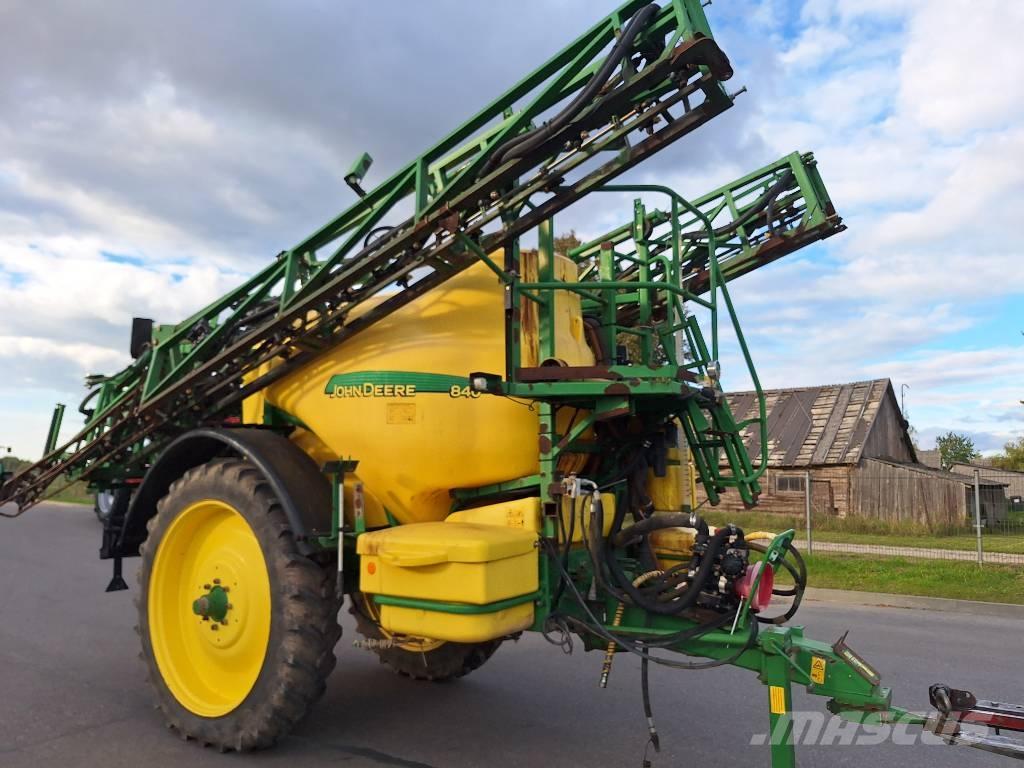 John Deere 840 Trailed sprayers