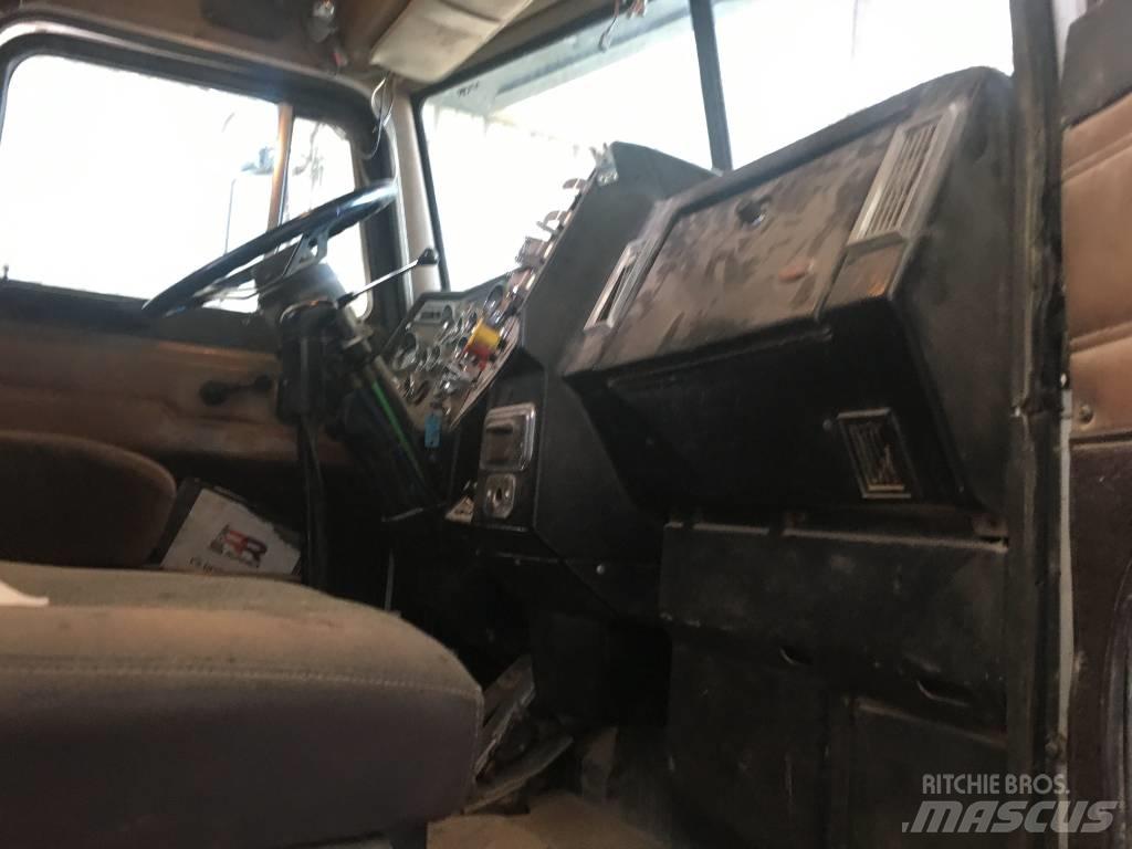 Peterbilt 378 Welding tractors