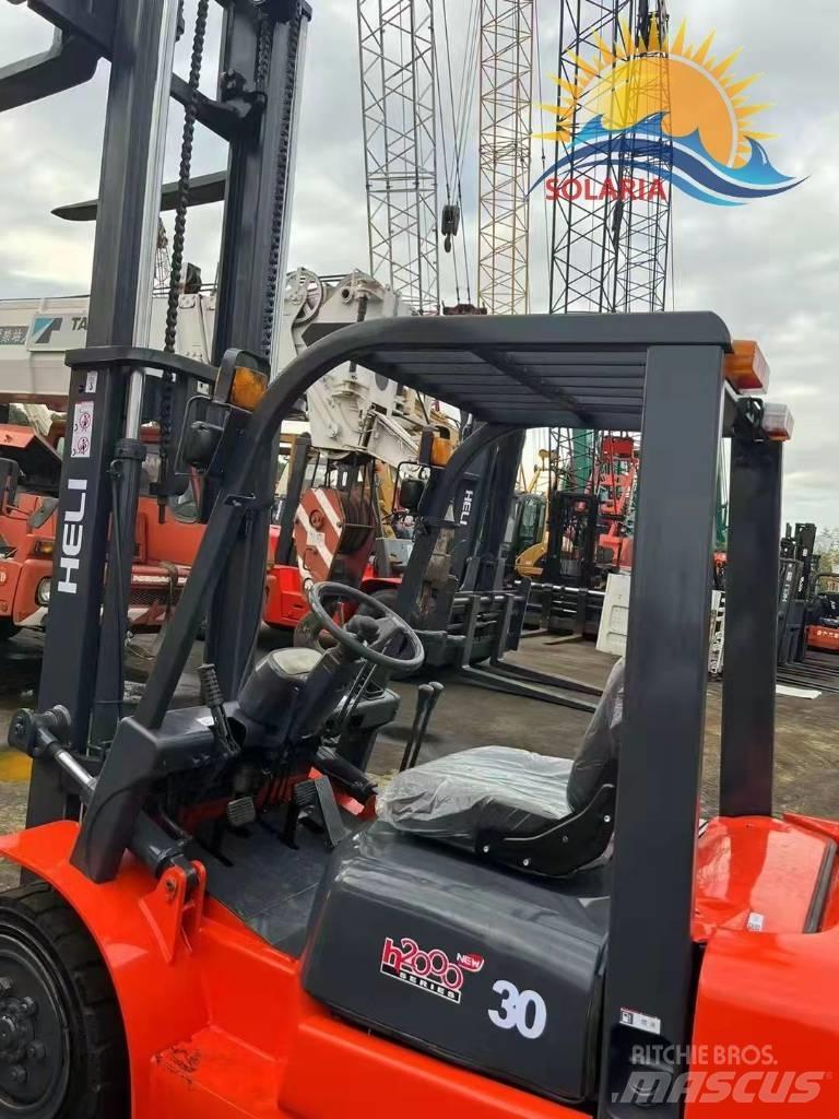 Heli CPCD 30 Diesel trucks