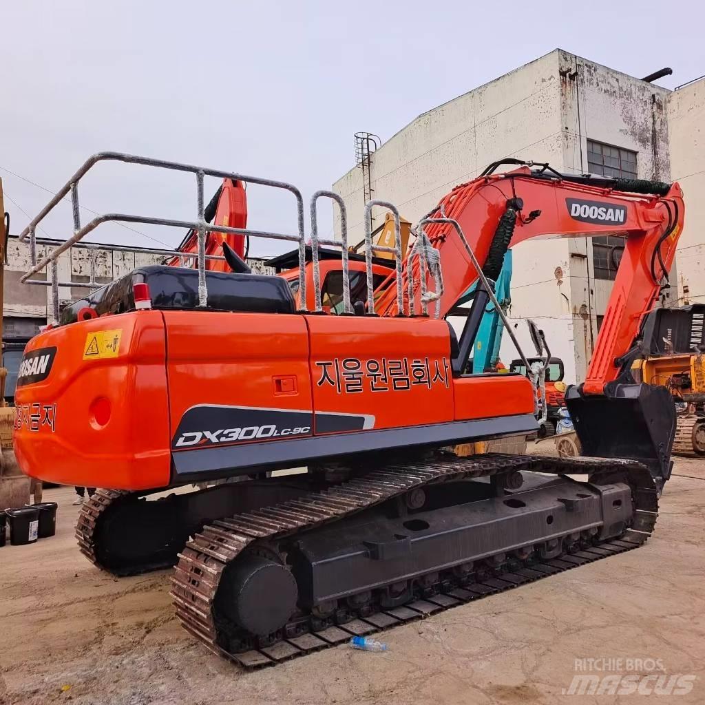 Doosan DX 300 Crawler excavators