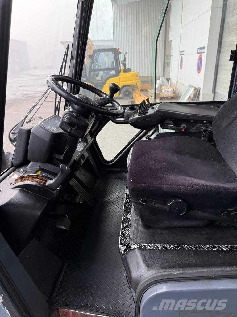 Toyota 02-7 FD 40 Diesel trucks