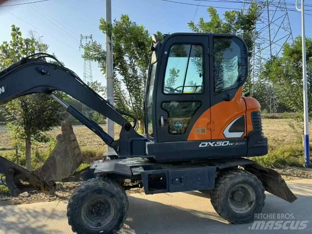 Doosan DX60W Wheeled excavators