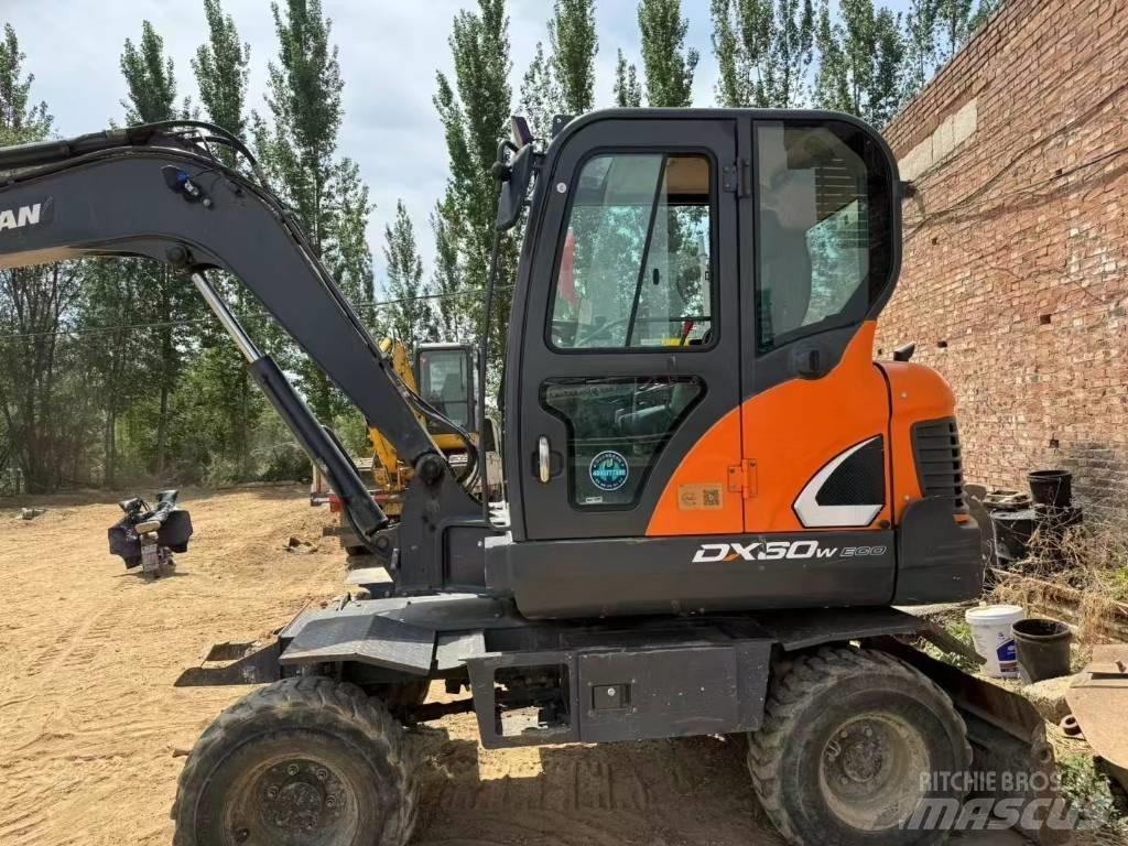 Doosan DX60W Wheeled excavators