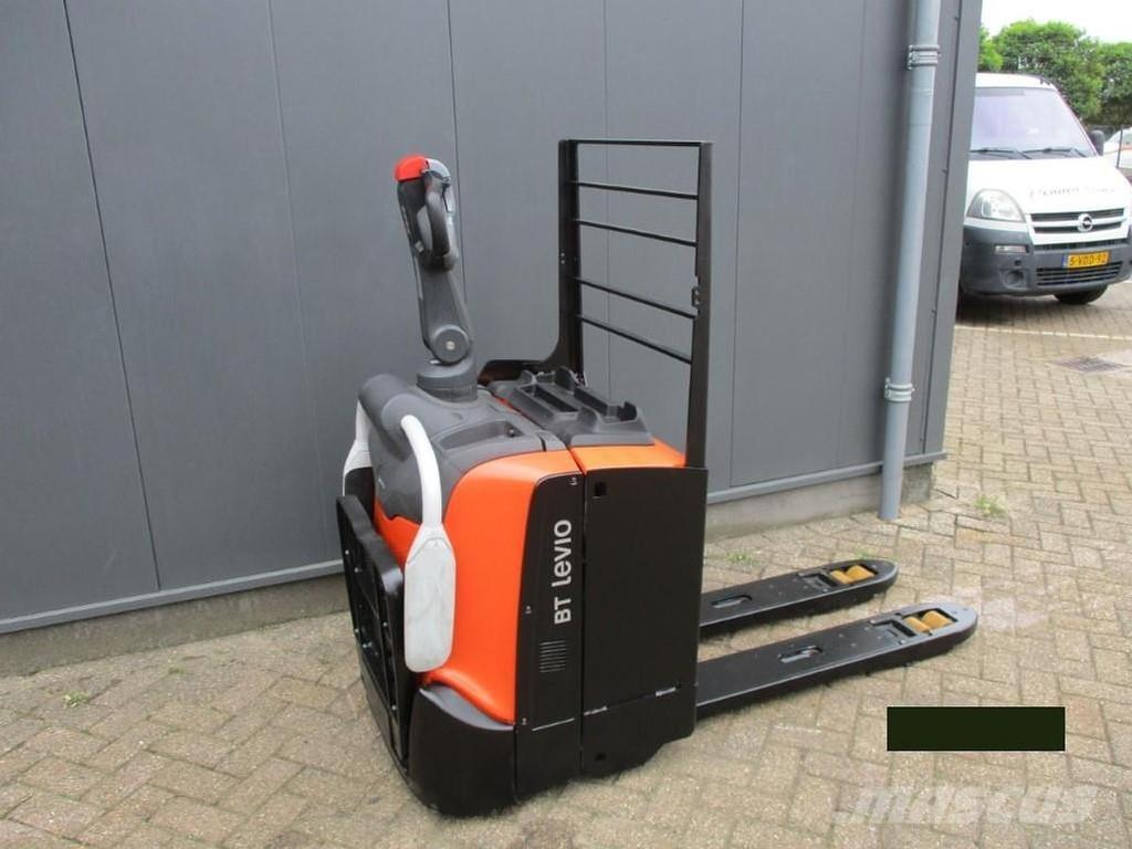 Toyota LPE200 Low lift with platform