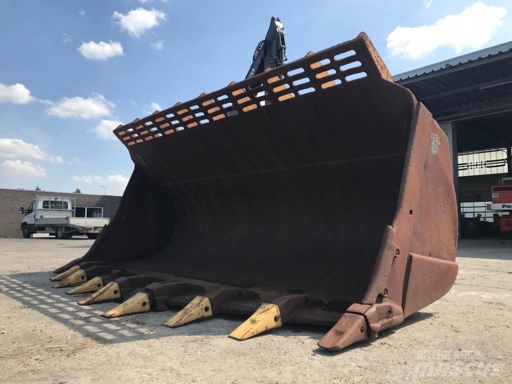 CAT 992D Buckets