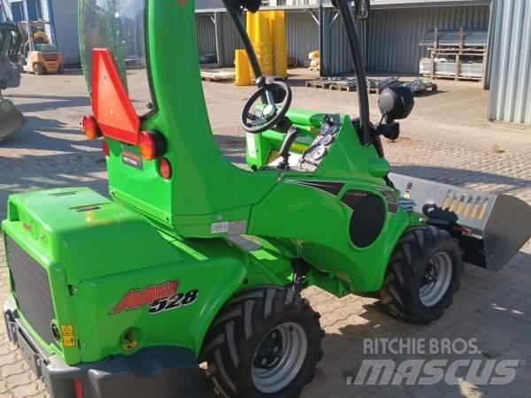 Avant 528 Skid steer loaders