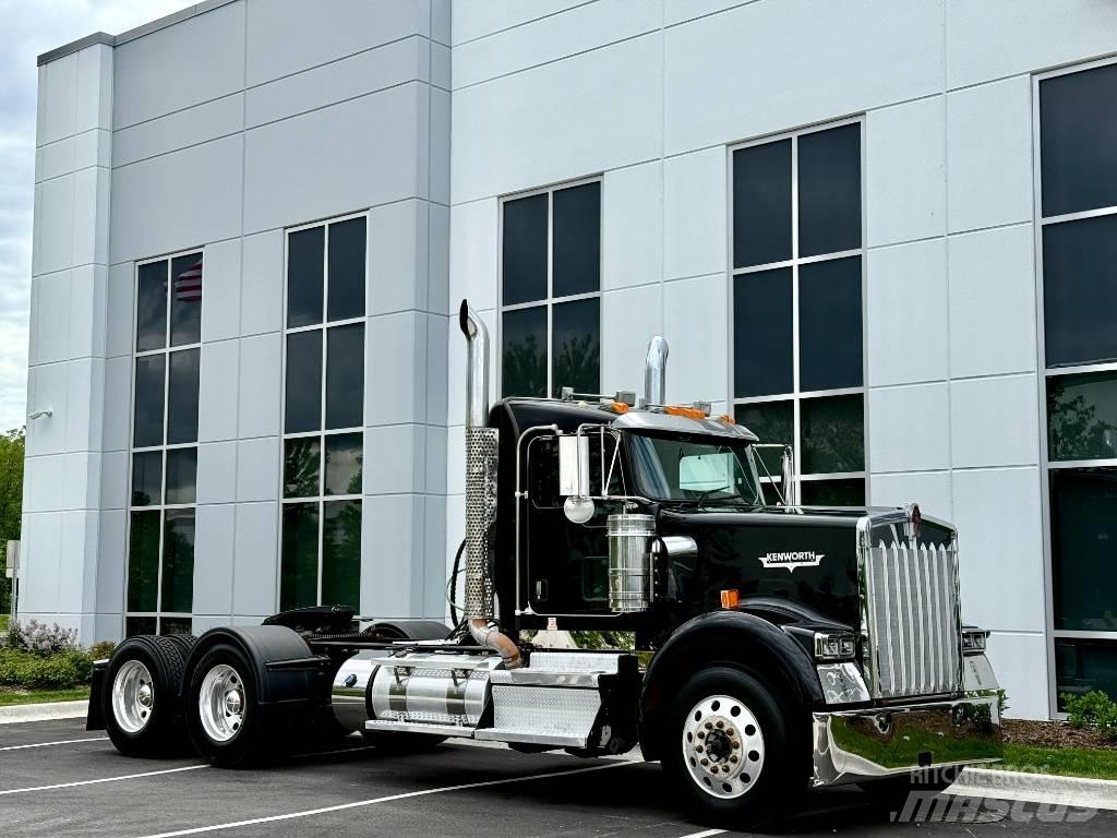 Kenworth W900 Prime Movers