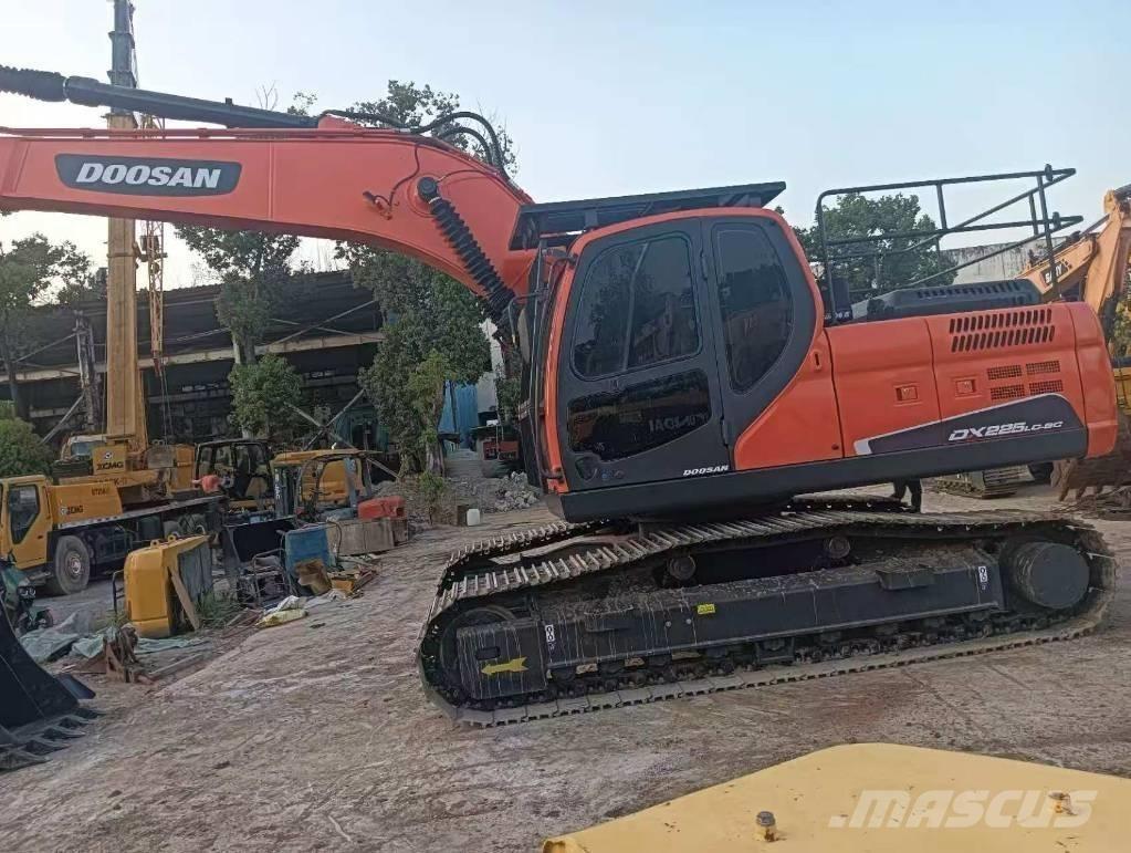Doosan DX 225 Wheel loaders