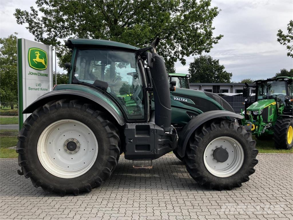 Valtra T174 Versu Tractors