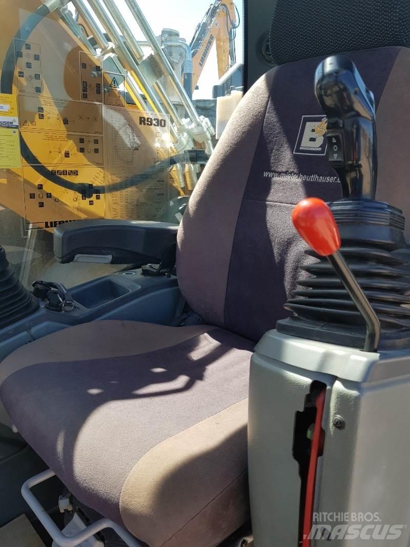 Liebherr R930 Crawler excavators
