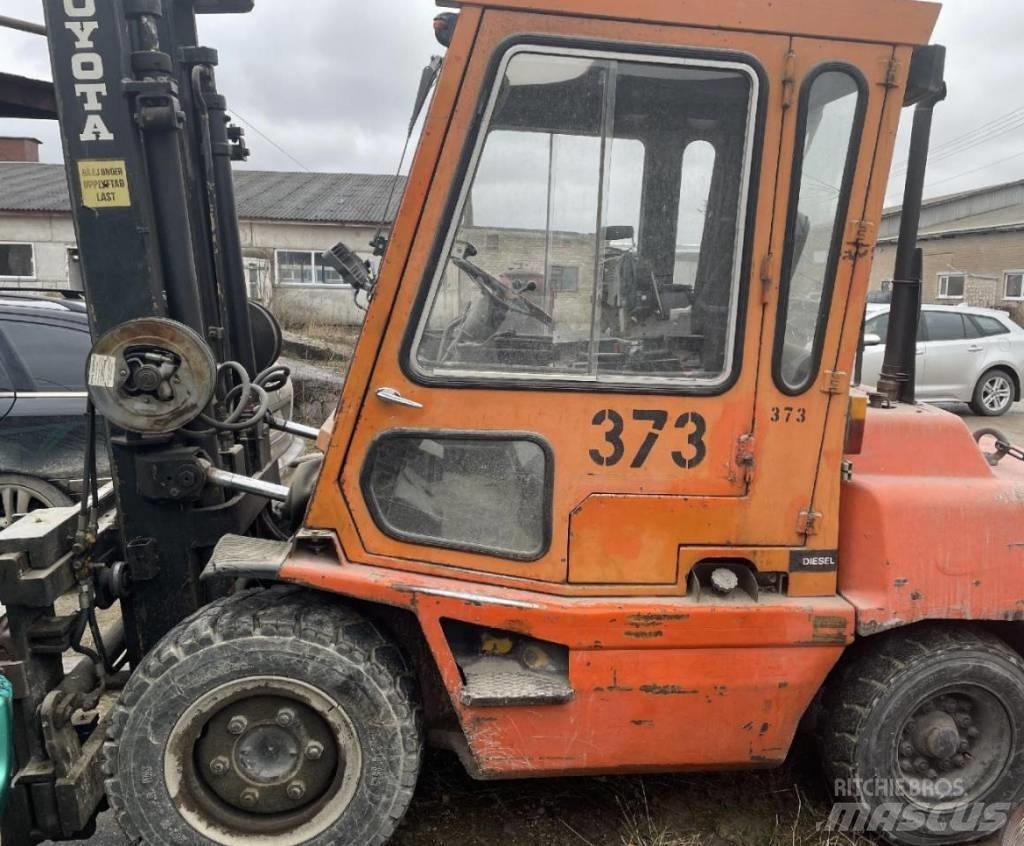 Toyota FD 35 Diesel trucks