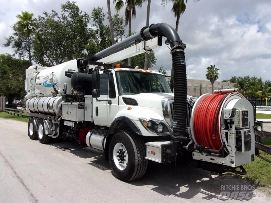 International 7500 Commercial vehicle