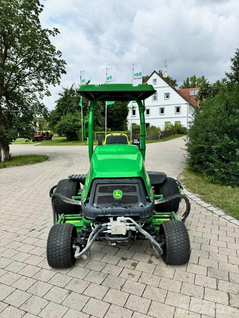 John Deere 8700 A Fairway mowers