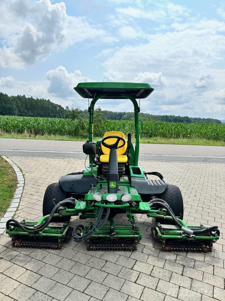 John Deere 8700 A Fairway mowers