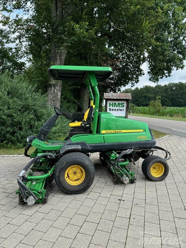 John Deere 8700 A Fairway mowers